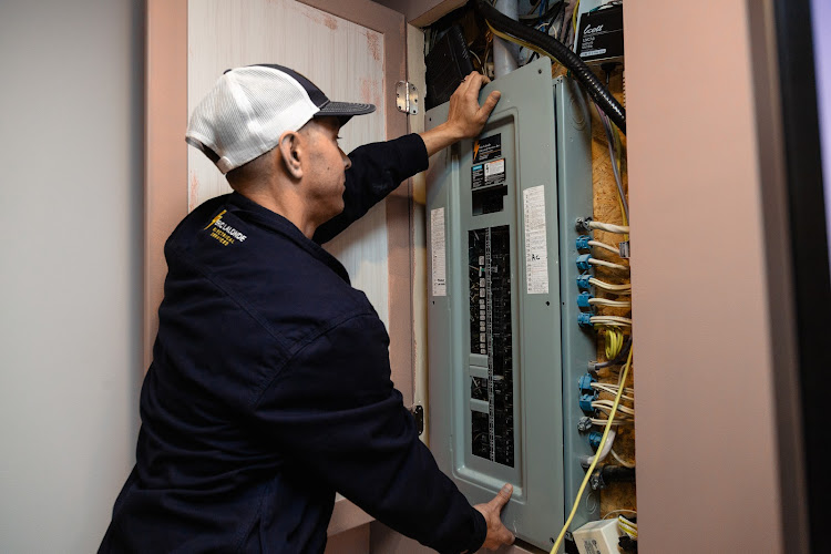 Eric Lalonde Electrician Ottawa - Photo 1