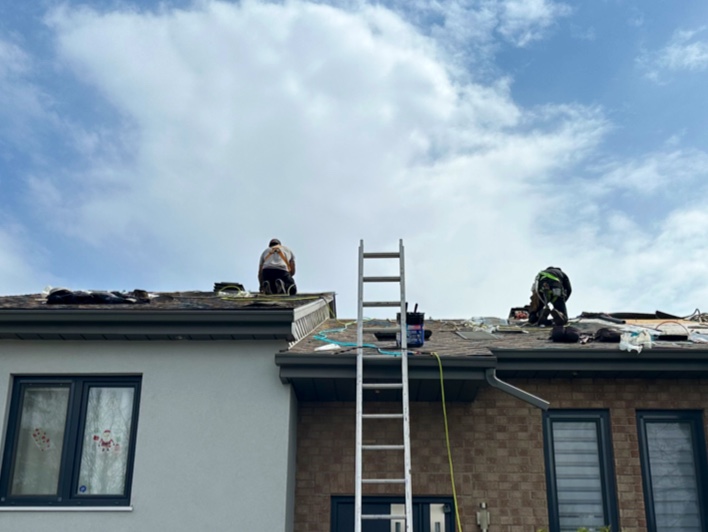 Couvreurs Lakeshore Roofing - Photo 4