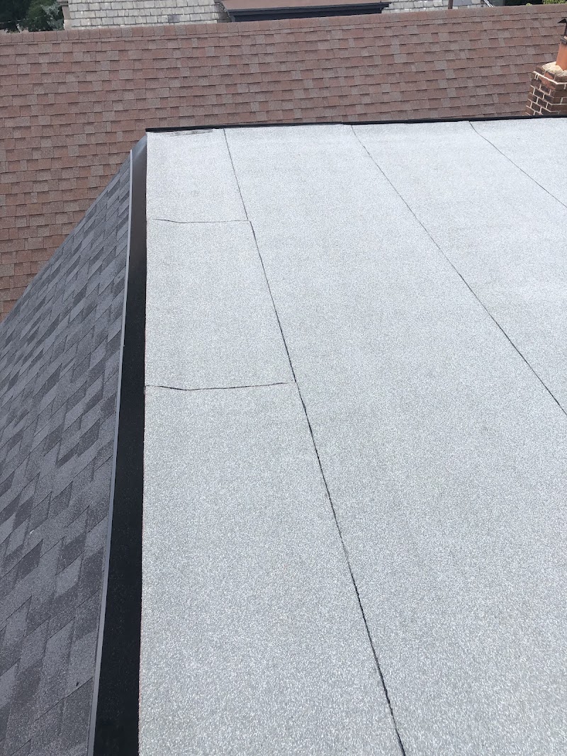 Universal Roofs - Flat Roofing Services - Skylights - Emergency Roof Repair Toronto - Photo 3