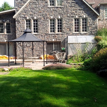 Maple Leaf Lawn Maintenance - Photo 5