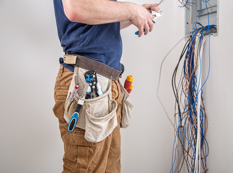Pro Electrician - Photo 2